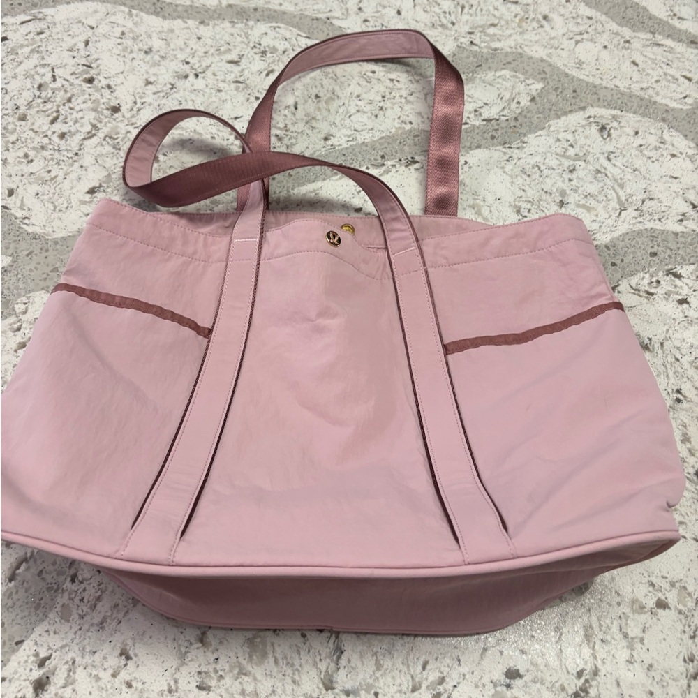 Lululemon daily multi-pocket tote bag 20l